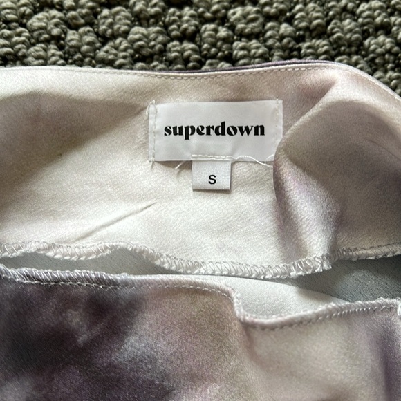Superdown Satin Krystal Slit Detail Gray Tie Dye Patterned Maxi Dress - Picture 5 of 13